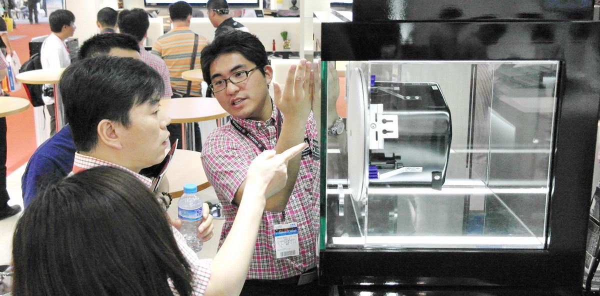永乐国际F66专业音响新产品亮相PALM EXPO 2013展会 